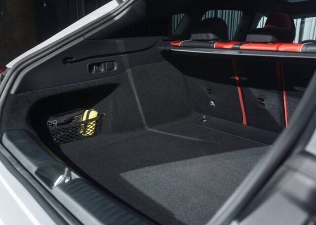 Mercedes CLA Shooting Brake 2026 porta malas trunk