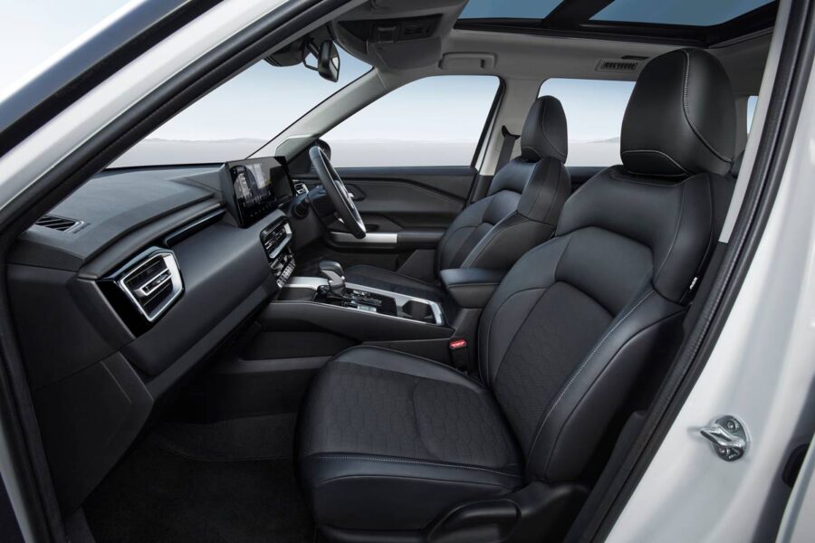 Mitsubishi Destinator: O Novo SUV de 7 Lugares que deve vir ao Brasil 5 Mitsubishi Destinator interior bancos dianteiros