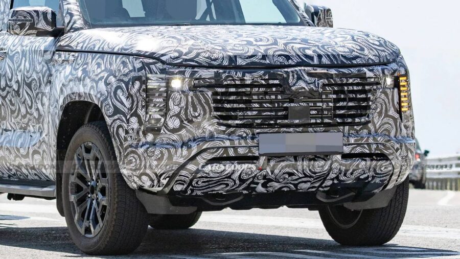 Mitsubishi Pajero Full 2026 - Nova geração é flagrada pela primeira vez 3 Mitsubishi Pajero Full 2026 2027 detalhe dianteira