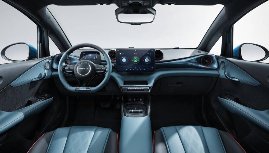 BYD Dolphin 2026 chega ao Brasil mais equipado e barato, porém sem mudar o visual 6 byd dolphin plus interior