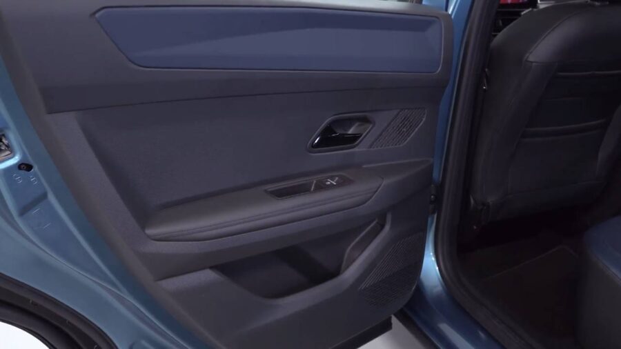 Renault Boreal é apresentado oficialmente e tem qualidades para superar Compass e Corolla Cross 5 Renault boreal detalhe acabamento porta traseira