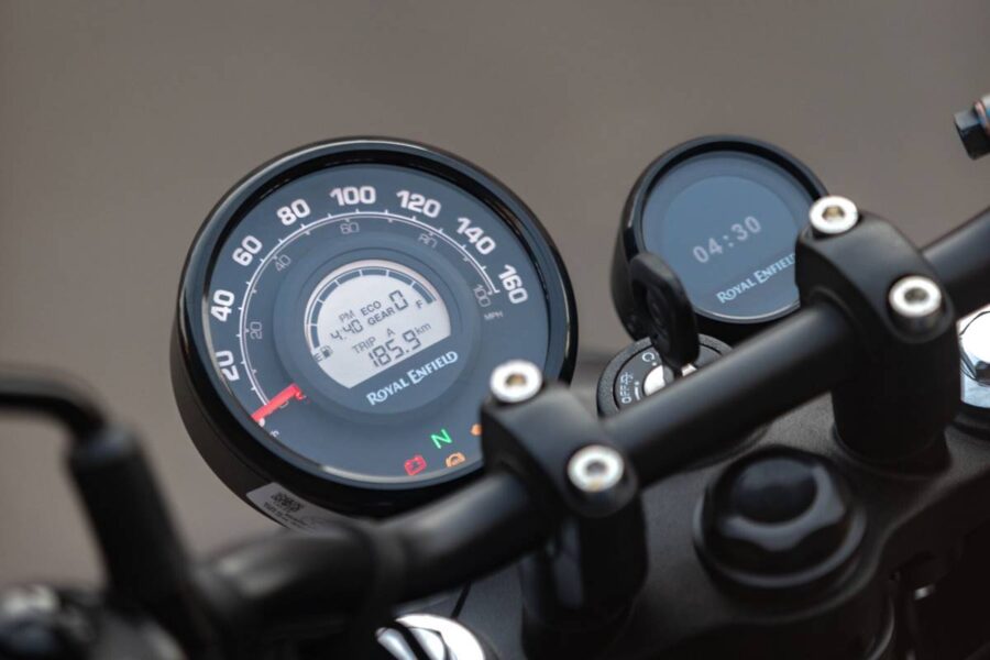 Royal Enfield Hunter 350 com preço de R$ 19.990 entenda porque ela é a custom mais vendida do Brasil 3 Royal Enfield Hunter 350 painel