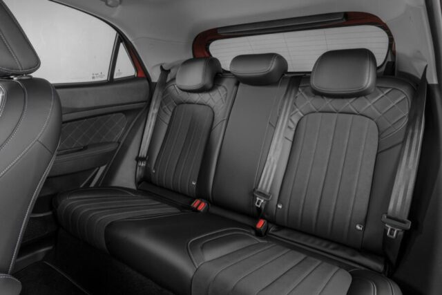 Ora 03 BEV58 interior banco traseiro