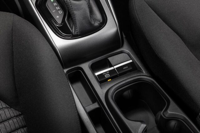 Fiat Toro 2026 interior freio de estacionamento por botão