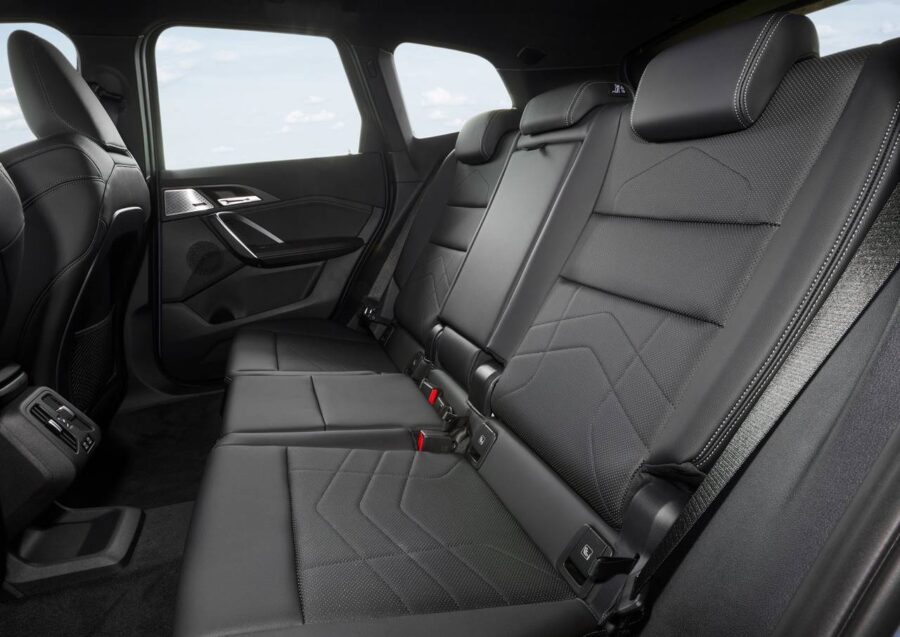 BMW X1 2026 - Preços, versões e equipamentos do SUV de luxo mais vendido do Brasil 12 bmw x1 2025 banco traseiro