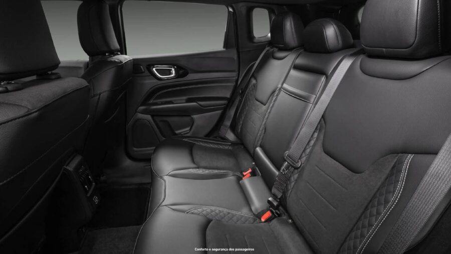 Jeep Compass 2026 fica R$ 20 mil mais barato e agora tem preço de T-Cross 3 Jeep Compass 2026 interior banco traseiro