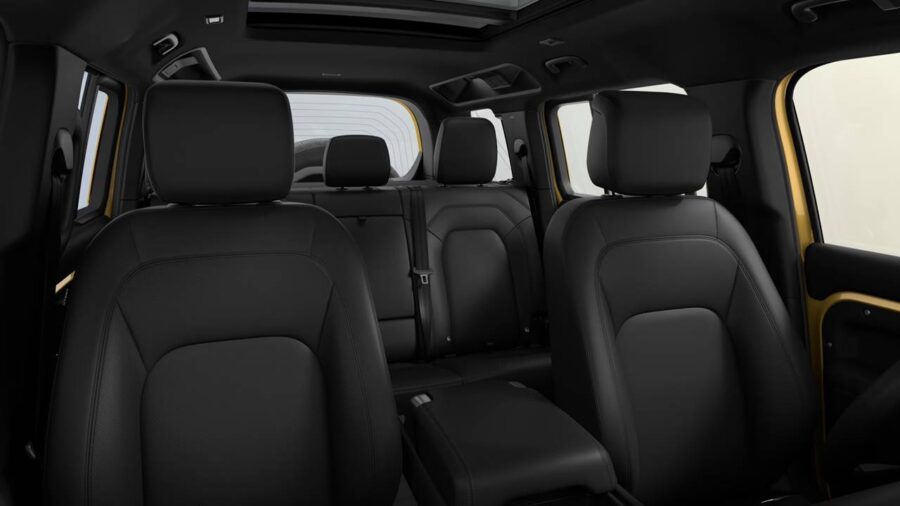 Land Rover Defender 2026 chega as lojas do Brasil 9 Land Rover Defender 130 interior