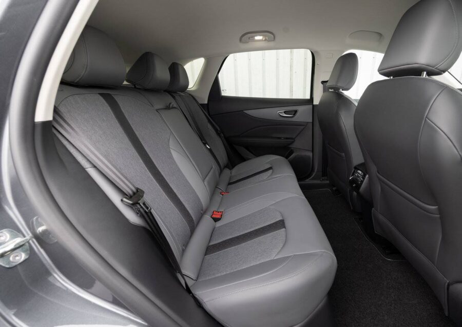 MG S5 - Em detalhes o SUV que chegará ao Brasil ainda em 2025 6 MG S5 interior banco traseiro