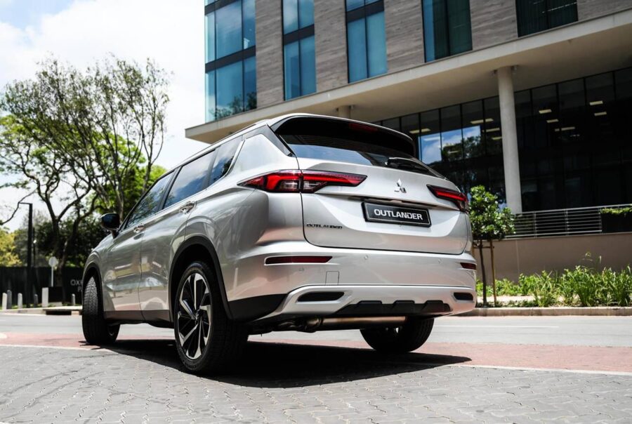 Mitsubishi Outlander 2026 - Conheça em detalhes, será que vale a pena ? 5 mitsubishi outlander traseira