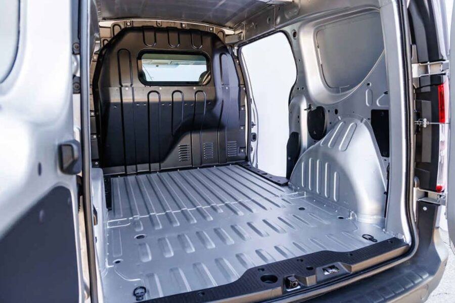 Renault Kangoo 2026 parte de R$ 118.200 e tem qualidades para superar a Fiat Fiorino 3 interior renault kangoo 2026