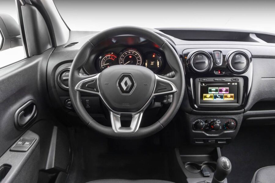 Renault Kangoo 2026 parte de R$ 118.200 e tem qualidades para superar a Fiat Fiorino 6 renault kangoo interior painel