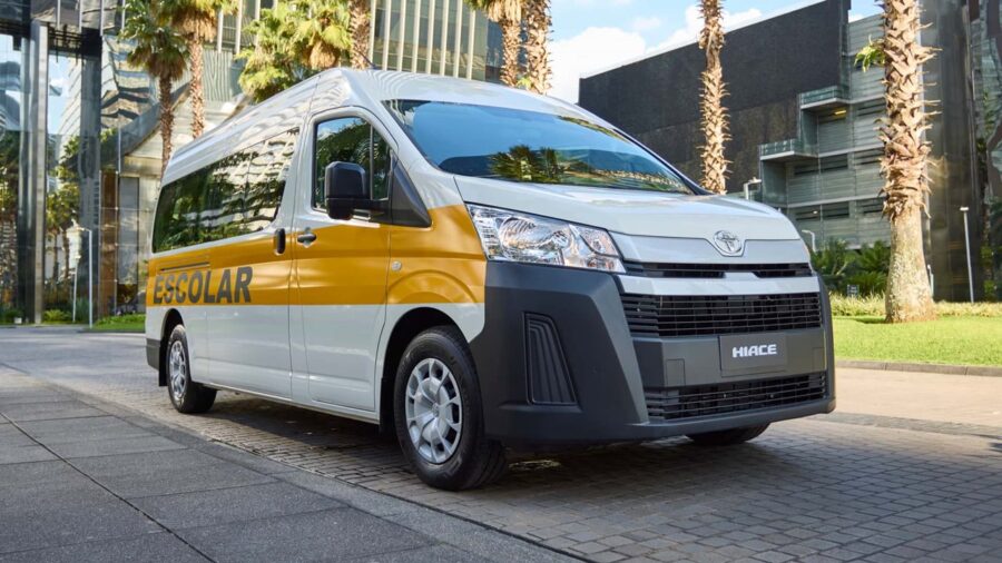 Toyota Hiace chega ao Brasil com versão 16 lugares por R$ 364.990 2 Toyota Hiace 2026 escolar