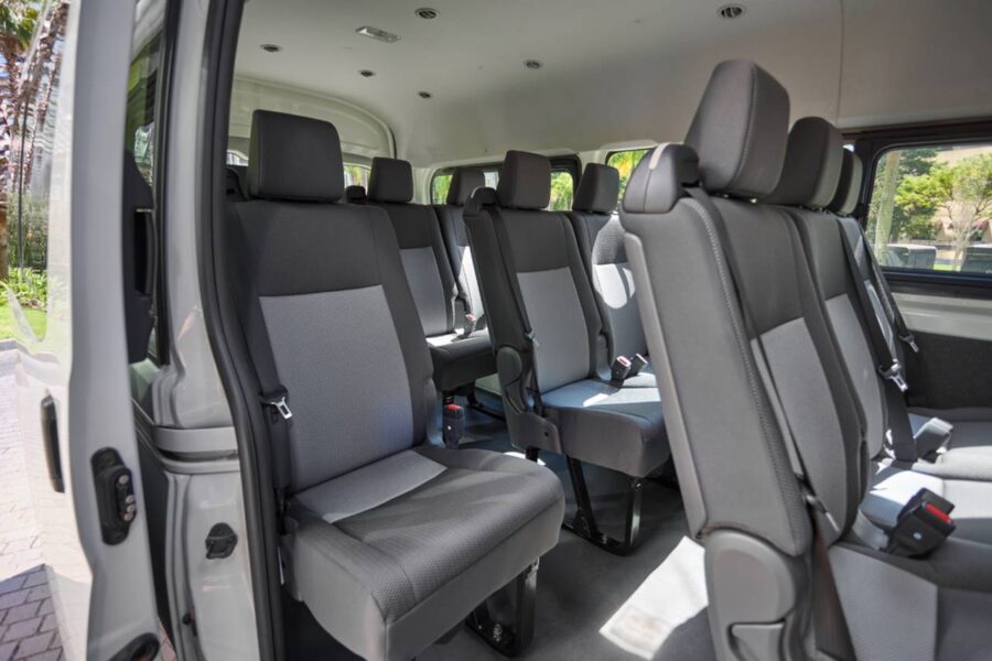 Toyota Hiace chega ao Brasil com versão 16 lugares por R$ 364.990 4 Toyota Hiace 2026 brasil interior