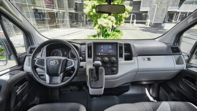 Toyota Hiace 2026 brasil interior painel