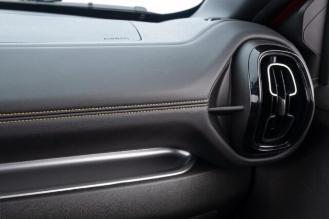citroen basalt 2026 interior detalhe painel softouch