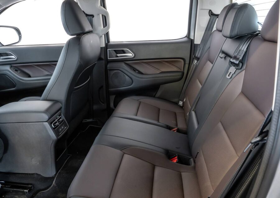 GWM Poer P30 2026 - Picape chega por R$ 220.000 e tem qualidades para fazer sucesso 9 GWM Poer P30 banco traseiro