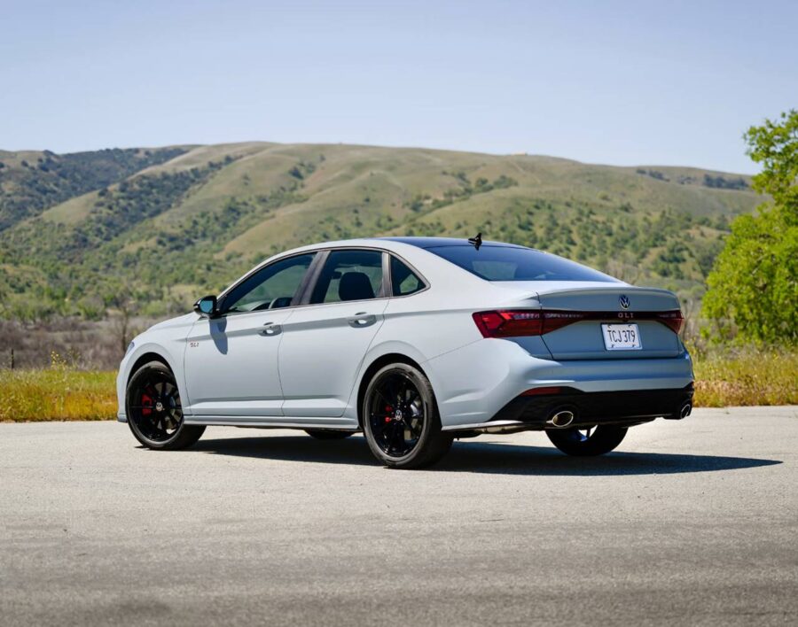 Jetta GLI 2026 - Com 231 CV sedan esportivo chega em outubro por R$ 269.900 4 novo jetta gli 2026