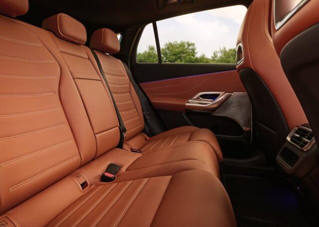 Mercedes GLC EV 2026 interior banco traseiro