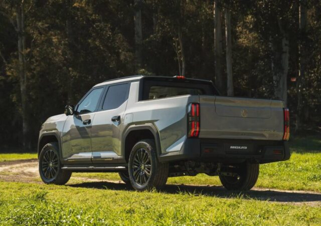 MG U9 traseira rear view