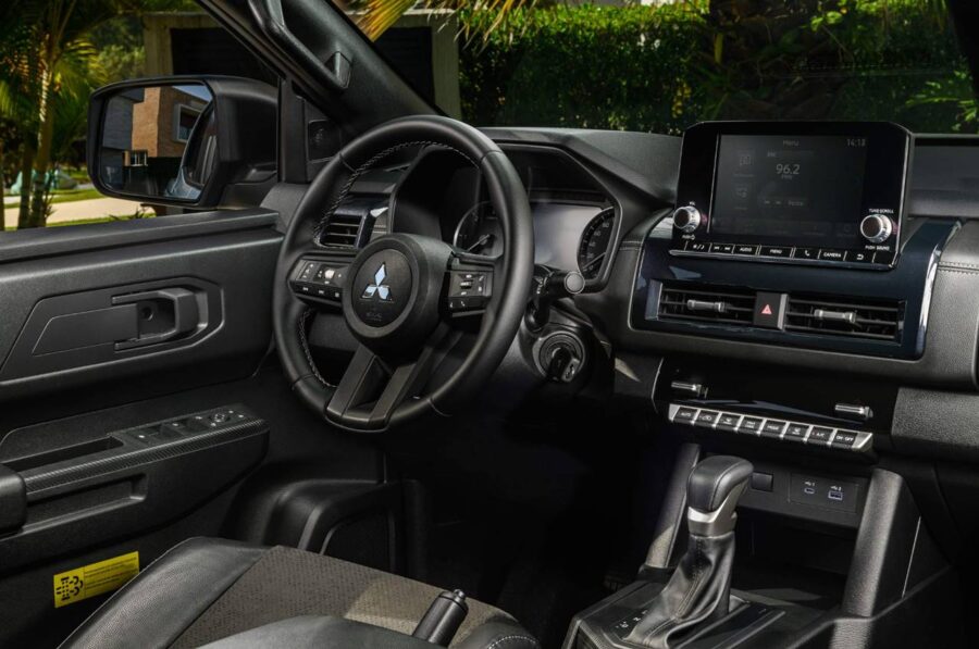 Mitsubishi Triton 2026 - Confira preços, versões e equipamentos 4 interior mitsubishi triton 2026