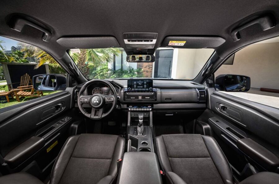 Mitsubishi Triton 2026 - Confira preços, versões e equipamentos 5 interior mitsubishi triton 2026