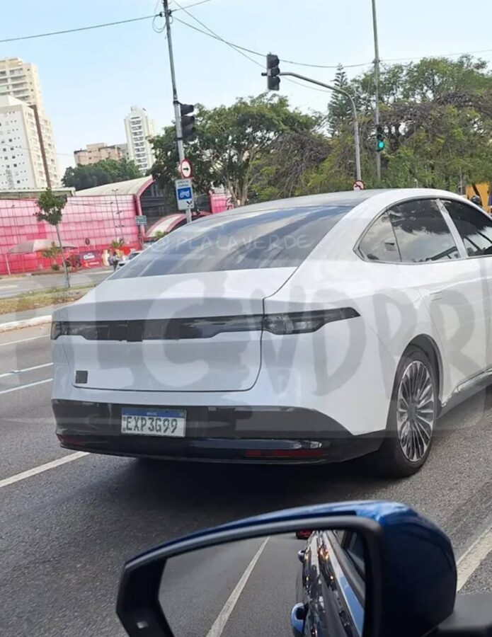 Nissan N7 2026 - Sedan elétrico já roda em testes no Brasil 2 nissan n7