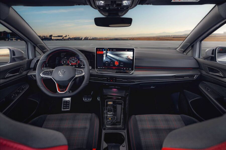 Novo Golf GTI 2026 - Esportivo chega por R$ 430.000 e venda a lá Ferrari 8 Golf GTI 2026 interior