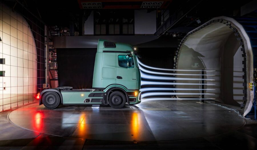 Novo Mercedes Actros 2026 tem visual polêmico, mas é recheado de tecnologias 5 Novo Mercedes Actros 2026 tem visual polêmico, mas é recheado de tecnologias 2