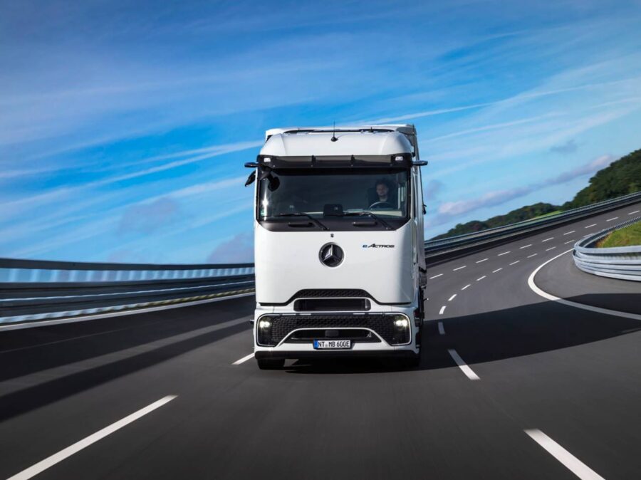 Novo Mercedes Actros 2026 tem visual polêmico, mas é recheado de tecnologias 14 mercedes eactros 600 2026