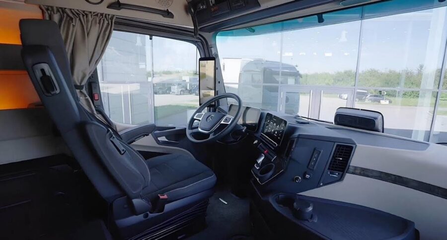 Novo Mercedes Actros 2026 tem visual polêmico, mas é recheado de tecnologias 7 interior mercedes actros 2026