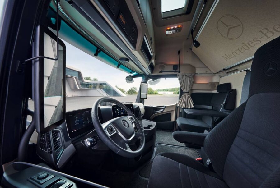 Novo Mercedes Actros 2026 tem visual polêmico, mas é recheado de tecnologias 6 interior novo mercedes actros 2026