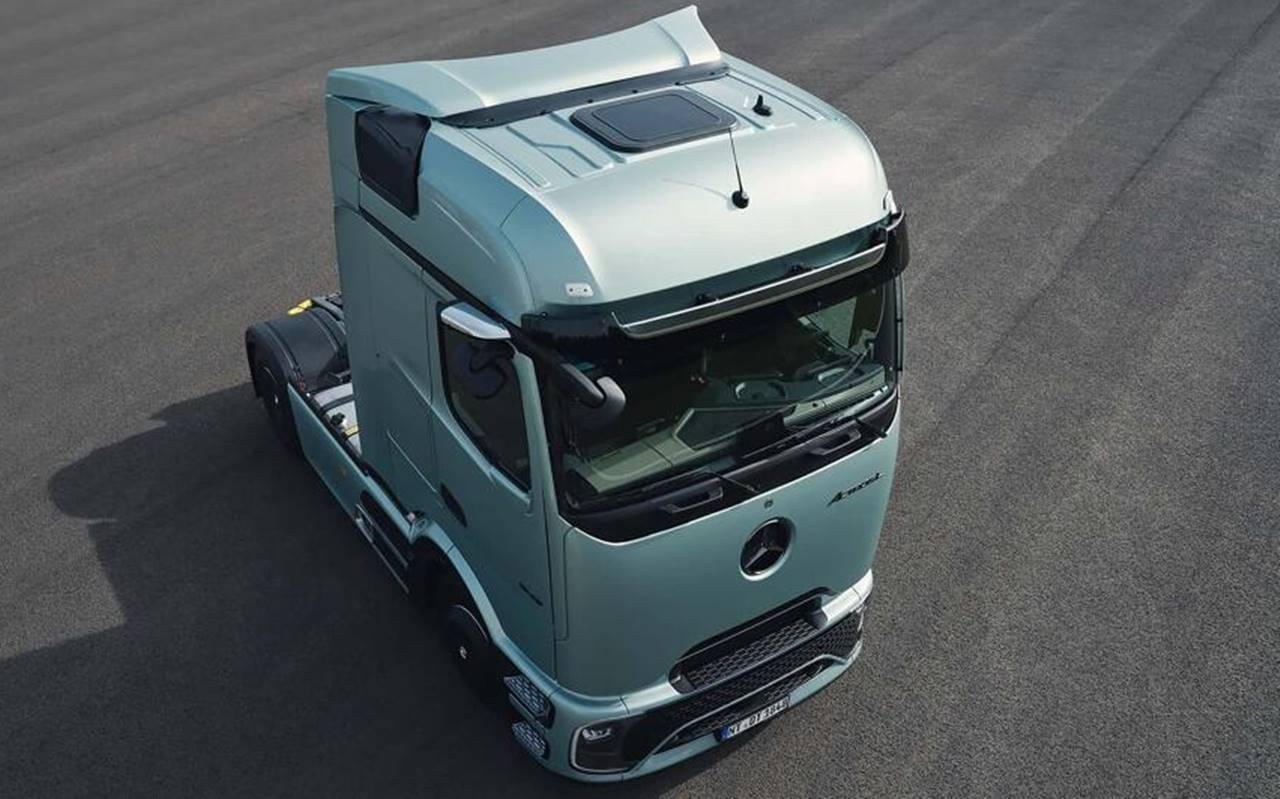 novo-mercedes-actros-2026-tem-visual-pol-mico-mas-recheado-de