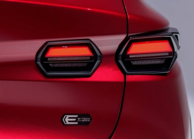 Renault Clio 2026 detalhe lanternas