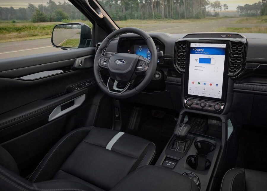 Ford Ranger 2027 - Versão híbrida plug-in da Ranger chegará ao Brasil em 2027 capaz de rodar 45 km no modo elétrico 7 Ford Ranger PHEV interior