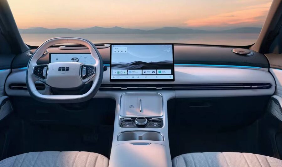 Geely Starship 7 - Em detalhes, ele chega em 2026 ao Brasil para enfrentar BYD Song e Haval H6 6 interior geely starship 7 2026