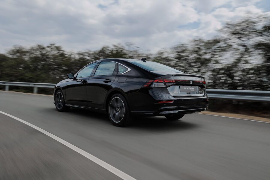 Honda Accord 2025 chega no Brasil por R$ 332.400 e sem grandes mudanças 3 Honda Accord 2025 traseira