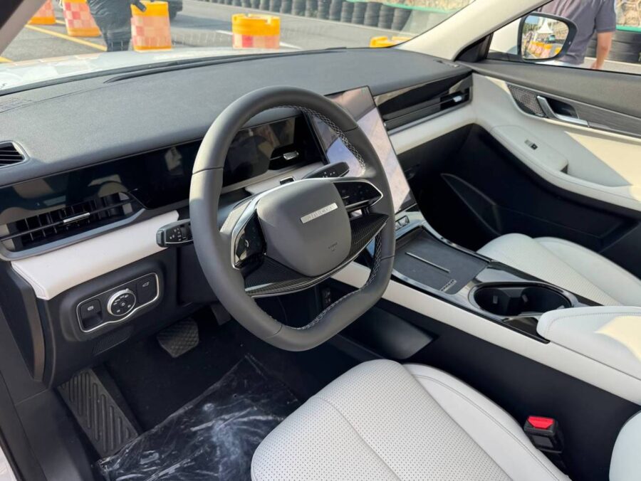 Jaecoo J5 2026 - Em detalhes o SUV que chegará ao Brasil no próximo ano e tirar o sono do Corolla Cross e Jeep Compass 8 interior jaecoo j5 2026