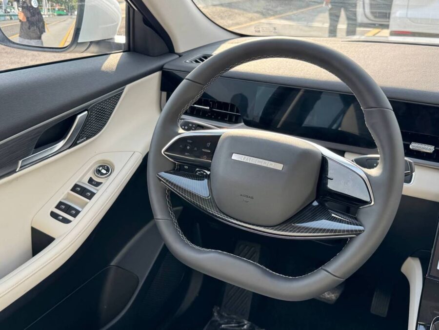 Jaecoo J5 2026 - Em detalhes o SUV que chegará ao Brasil no próximo ano e tirar o sono do Corolla Cross e Jeep Compass 10 interior jaecoo 5 2026