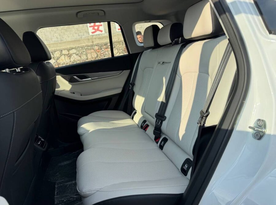 Jaecoo J5 2026 - Em detalhes o SUV que chegará ao Brasil no próximo ano e tirar o sono do Corolla Cross e Jeep Compass 11 interior jaecoo j5 2026