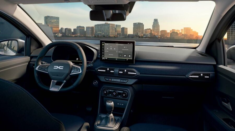 Logan 2026 - Sedan ganha visual e interior atualizados na Europa, porém seguirá longe do Brasil 1 logan 2026 interior