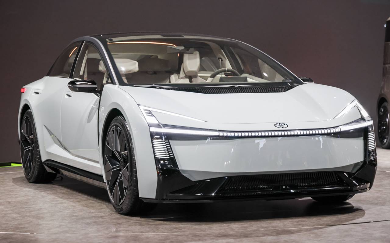 Novo Toyota Corolla 2027 - É apresentado como conceito e impressiona pelo visual 9 toyota corolla 2027