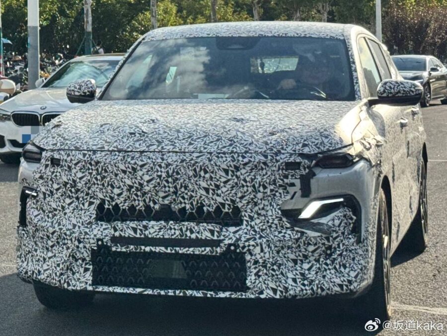 Novo SUV Coupe da Renault (Aurora 2) impressiona pelo visual e talvez seja vendido no Brasil 1 Renault Aurora 2