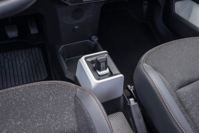 Renault Kwid E-Tech 2026 interior câmbio