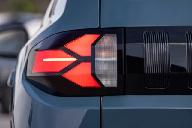 Novo Renault Kwid E-Tech 2026 lanterna traseira