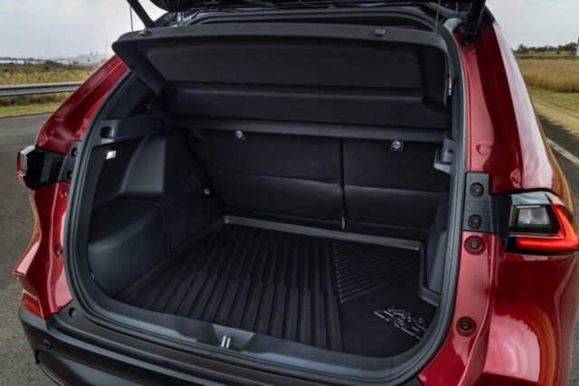 Toyota Yaris Cross 2026 porta malas