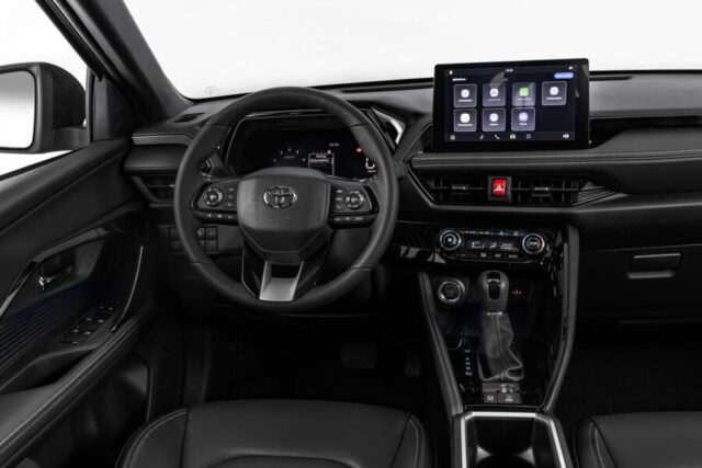 Toyota Yaris Cross 2026 interior painel