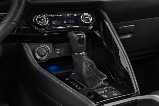 Toyota Yaris Cross 2026 interior console central