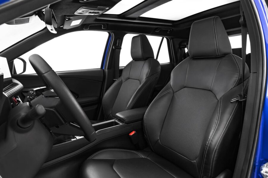 Toyota Yaris Cross é lançado no Brasil, confira versões, equipamentos e preços 27 Toyota Yaris Cross 2026 interior bancos dianteiros