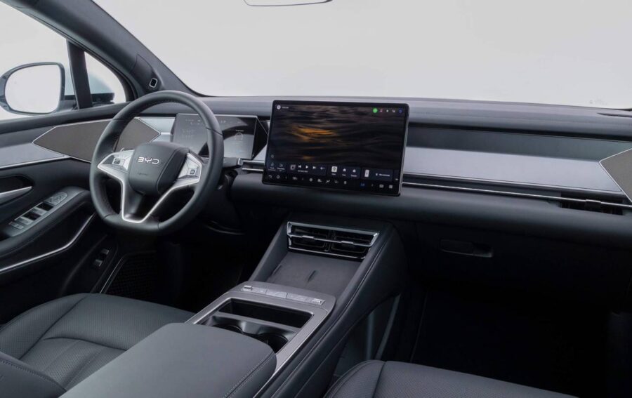 BYD Atto 8 2026 - Capaz de acelerar de 0 a 100 km/h em 5 segundos SUV chega por R$ 399.990 4 interior byd atto 8 2026