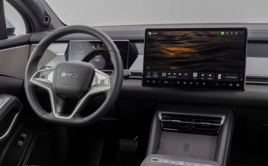 BYD Atto 8 2026 - Capaz de acelerar de 0 a 100 km/h em 5 segundos SUV chega por R$ 399.990 5 interior byd atto 8 2026